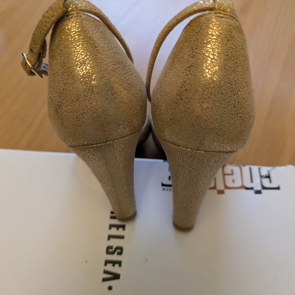 Elegant Gold Women's Heels - Picture 3 of 6